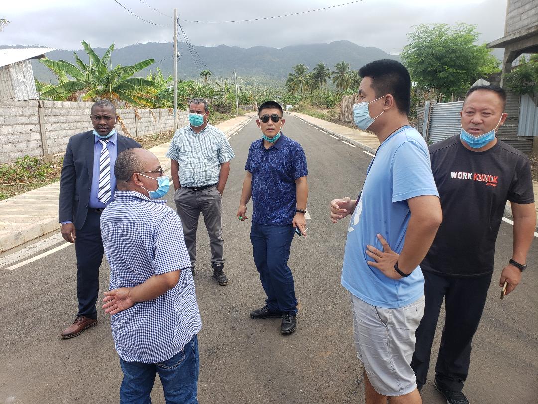 image Le Ministre de l’aménagement satisfait des travaux d’assainissement de Fomboni